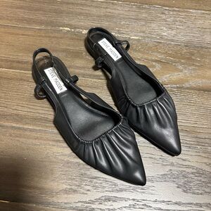 Steve Madden Black Pointed Flats